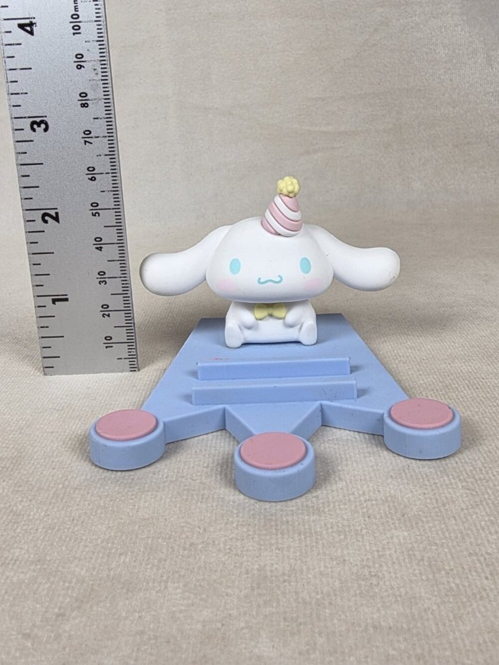 Sanrio Miniso Cinnamoroll Crown Phone Holder Stand + 2 K pop Singers - Picture 10 of 10